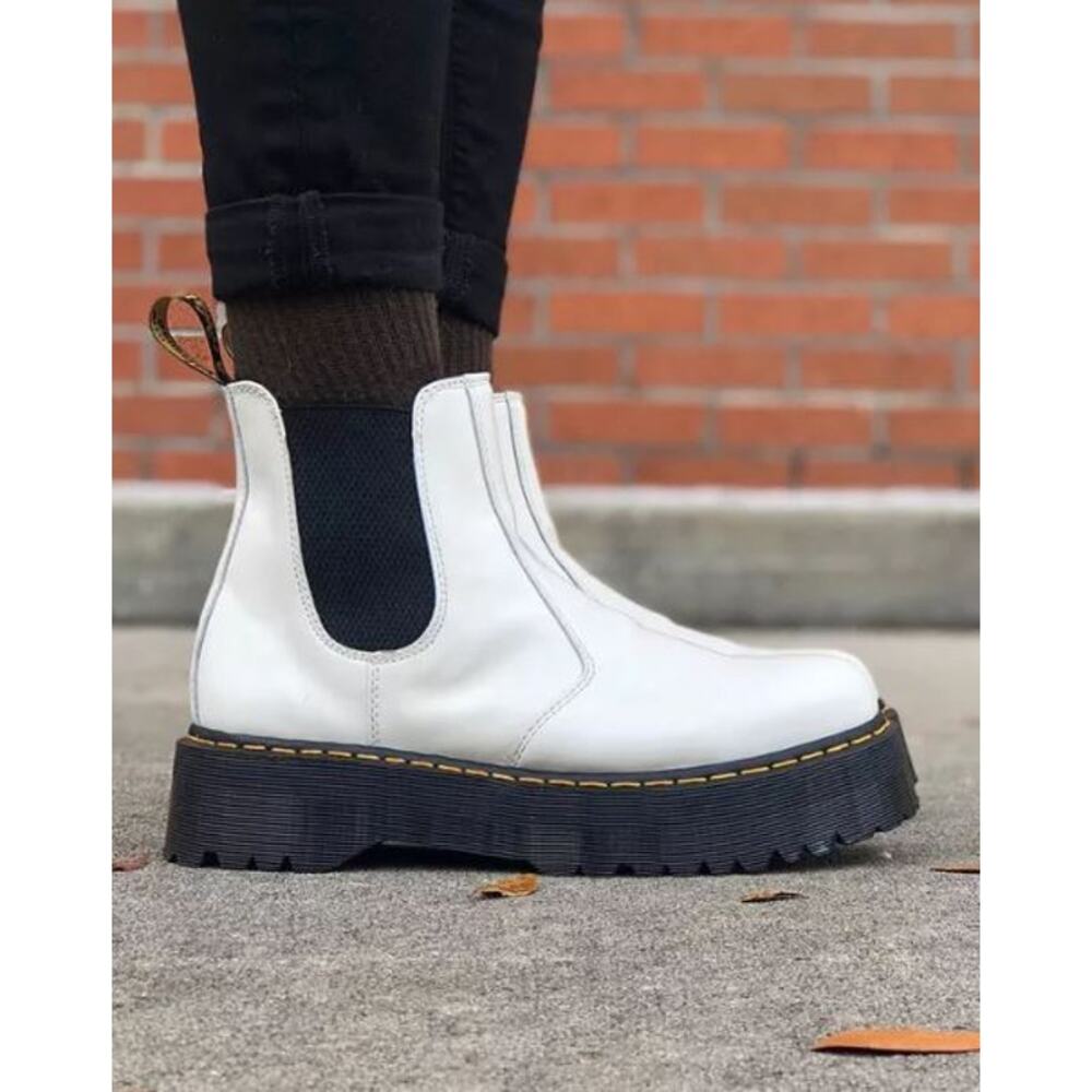 NWT Dr. Martens 2976 Smooth Leather Platform Chelsea Boots White Women's Size 6 - Picture 2 of 12